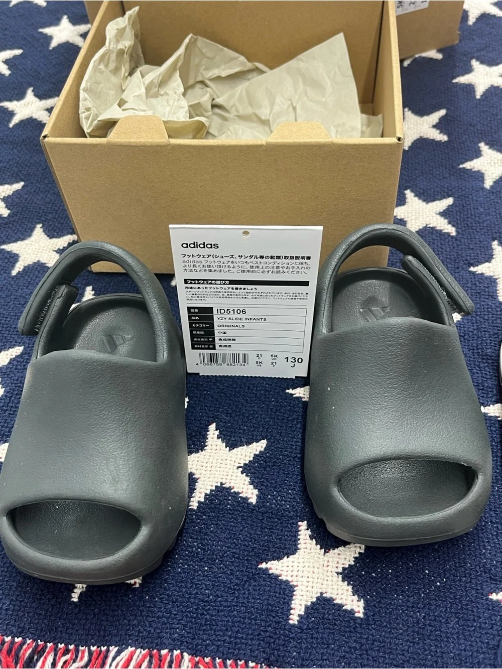 adidas Yeezy Kids Black Slide Sandals with Jordan 4 Sneaker Bundle Size 5c